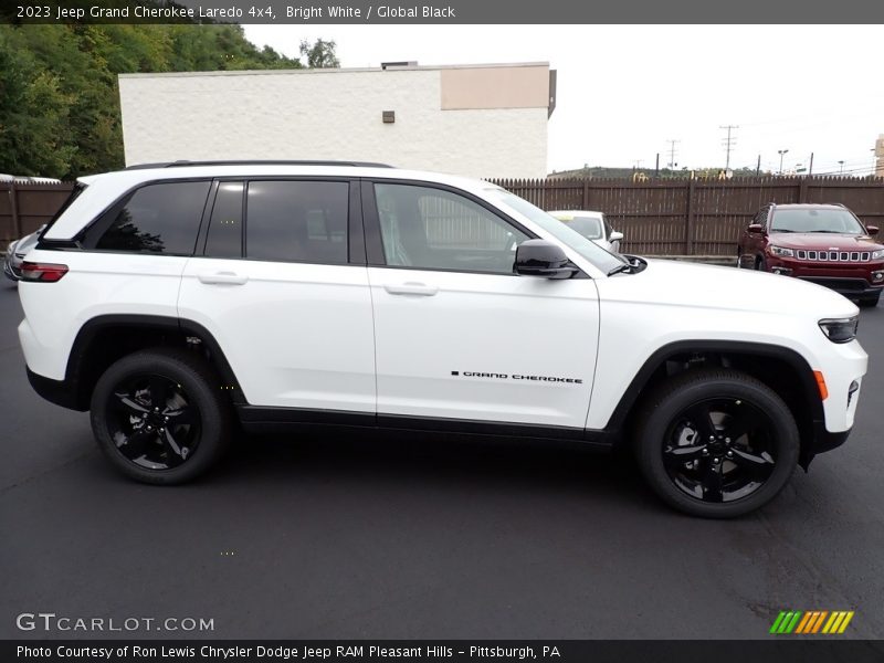 Bright White / Global Black 2023 Jeep Grand Cherokee Laredo 4x4