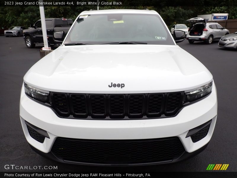 Bright White / Global Black 2023 Jeep Grand Cherokee Laredo 4x4