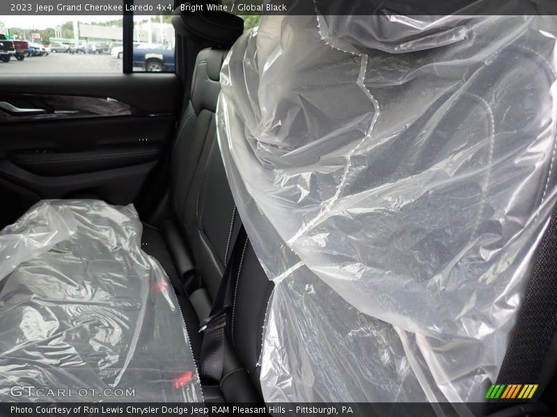 Bright White / Global Black 2023 Jeep Grand Cherokee Laredo 4x4