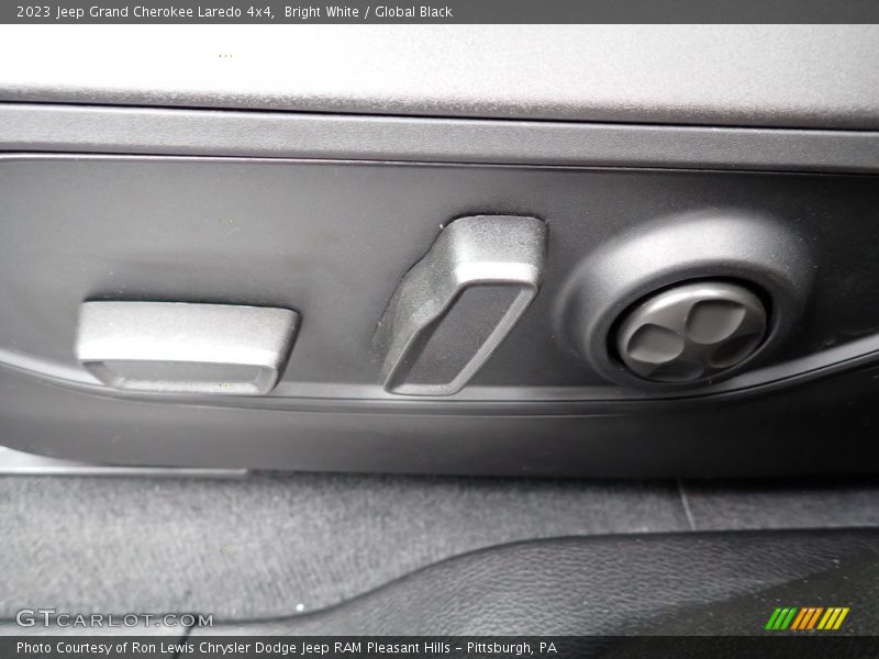 Bright White / Global Black 2023 Jeep Grand Cherokee Laredo 4x4