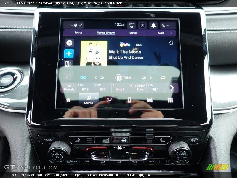 Bright White / Global Black 2023 Jeep Grand Cherokee Laredo 4x4