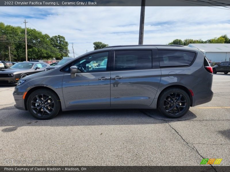 Ceramic Gray / Black 2022 Chrysler Pacifica Touring L