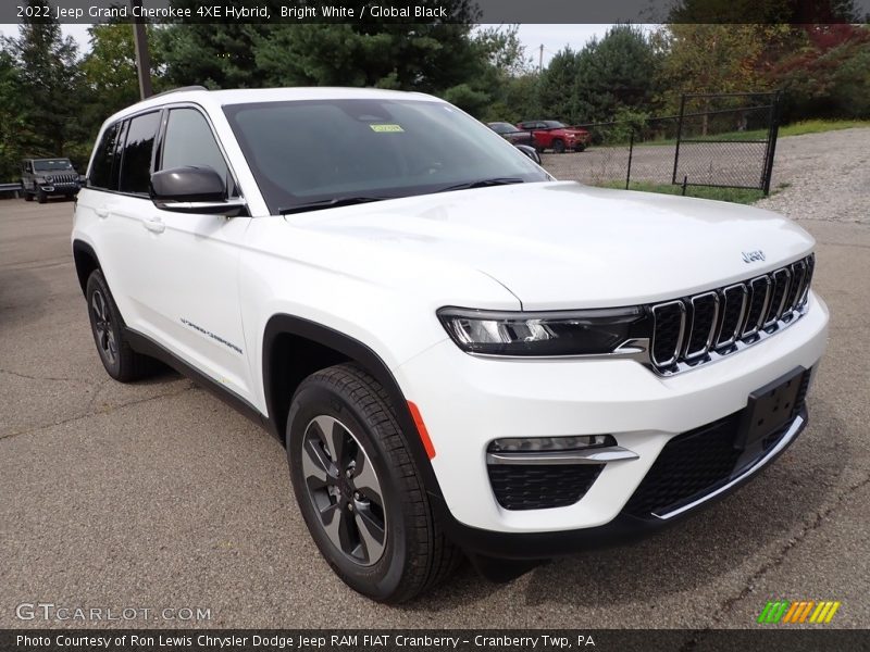 Bright White / Global Black 2022 Jeep Grand Cherokee 4XE Hybrid