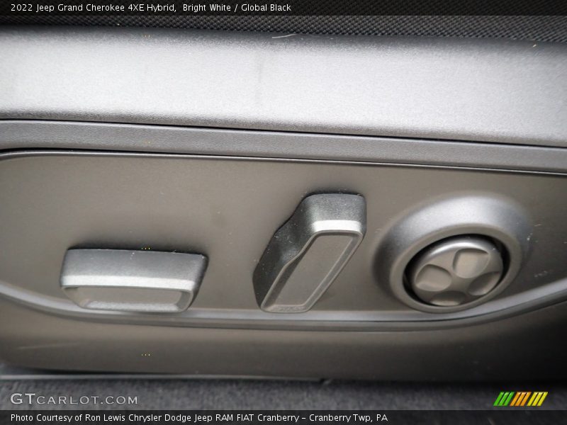 Bright White / Global Black 2022 Jeep Grand Cherokee 4XE Hybrid