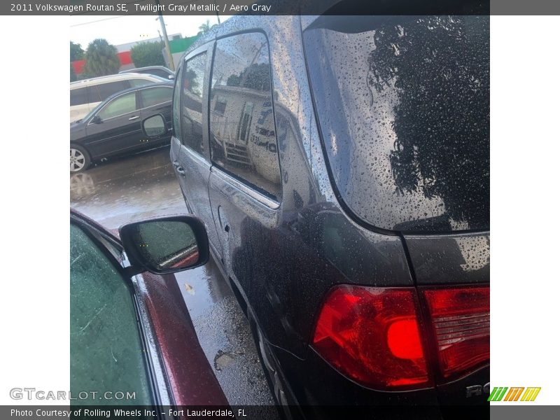 Twilight Gray Metallic / Aero Gray 2011 Volkswagen Routan SE