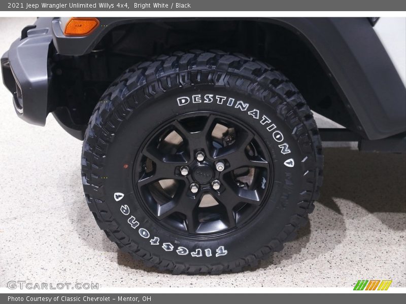 Bright White / Black 2021 Jeep Wrangler Unlimited Willys 4x4
