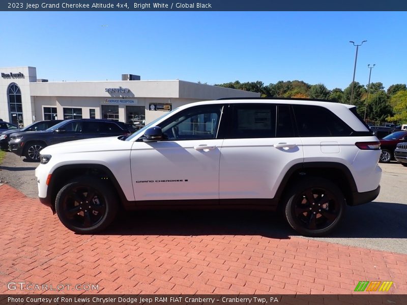 Bright White / Global Black 2023 Jeep Grand Cherokee Altitude 4x4