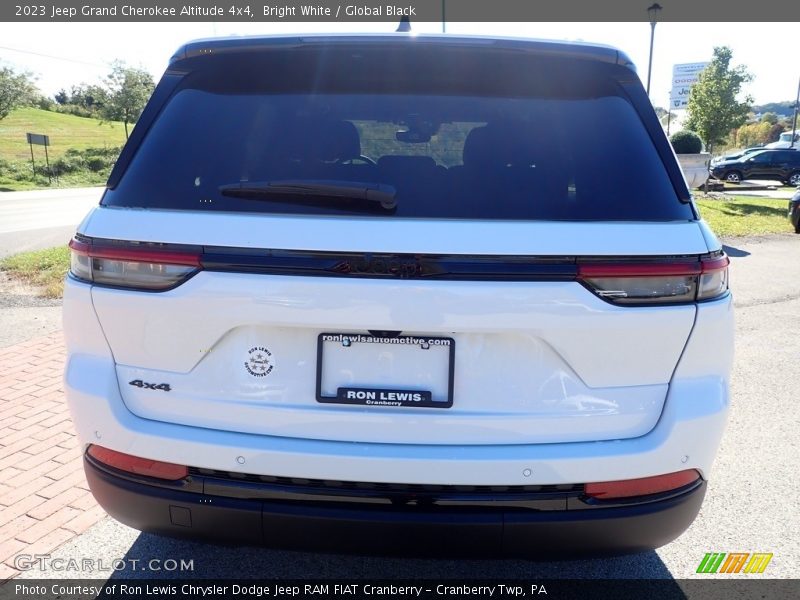 Bright White / Global Black 2023 Jeep Grand Cherokee Altitude 4x4