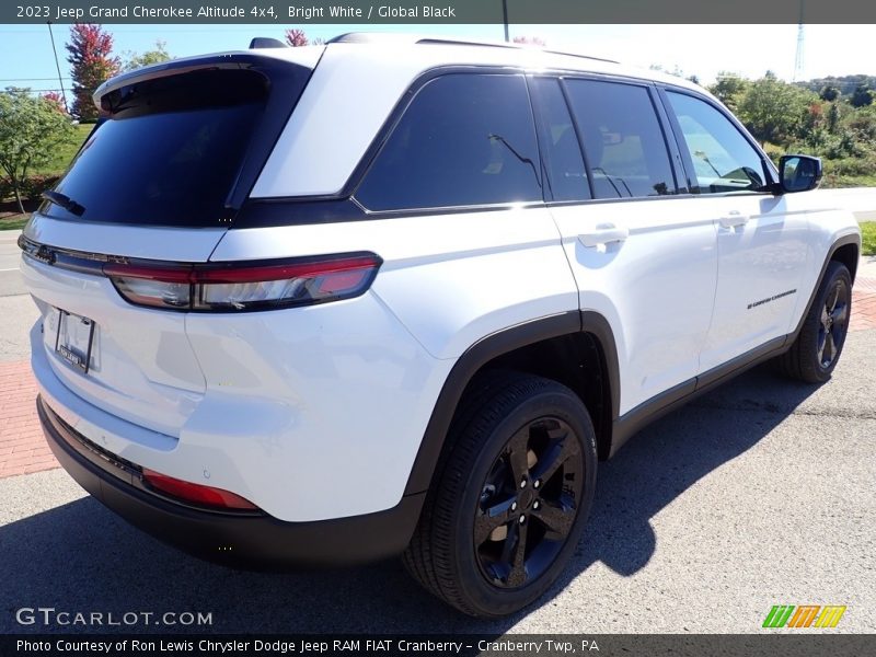 Bright White / Global Black 2023 Jeep Grand Cherokee Altitude 4x4