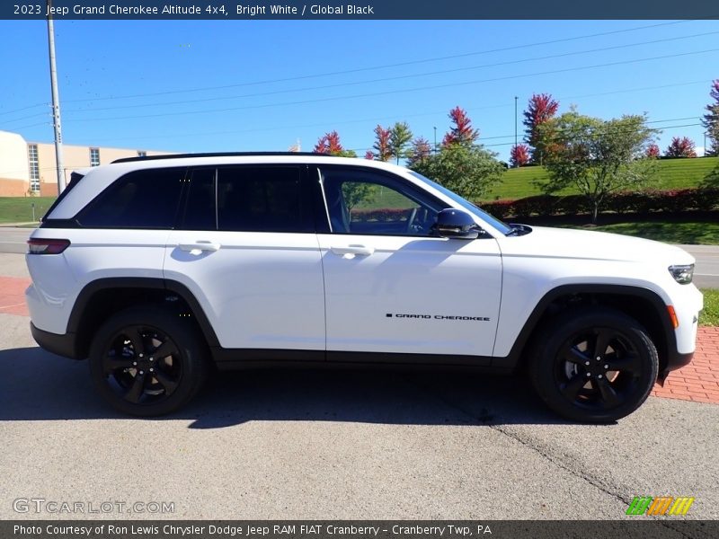 Bright White / Global Black 2023 Jeep Grand Cherokee Altitude 4x4
