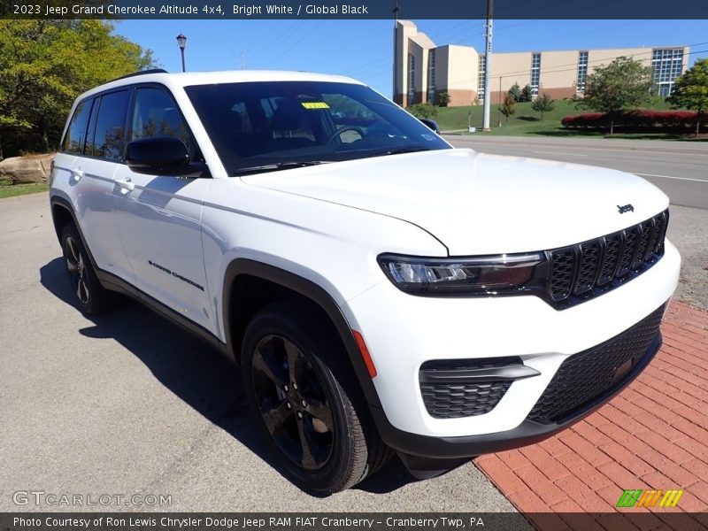 Bright White / Global Black 2023 Jeep Grand Cherokee Altitude 4x4
