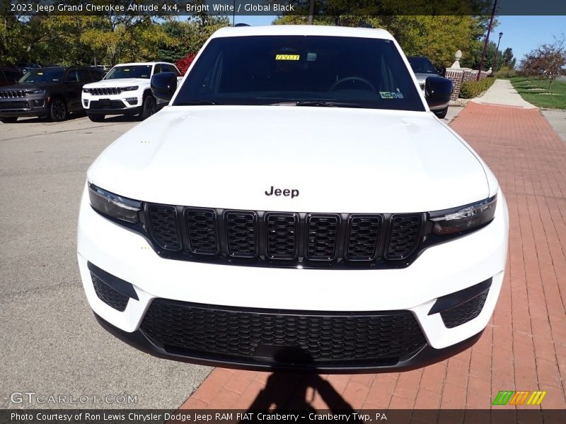 Bright White / Global Black 2023 Jeep Grand Cherokee Altitude 4x4