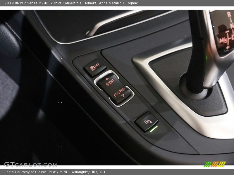 Controls of 2019 2 Series M240i xDrive Convertible