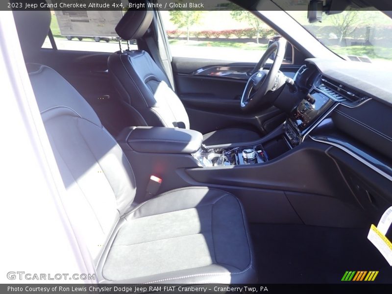 Bright White / Global Black 2023 Jeep Grand Cherokee Altitude 4x4