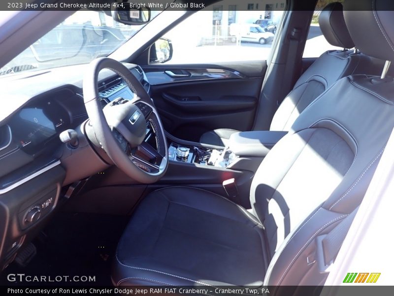Bright White / Global Black 2023 Jeep Grand Cherokee Altitude 4x4