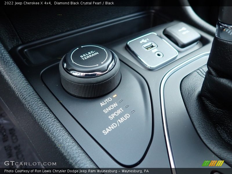 Diamond Black Crystal Pearl / Black 2022 Jeep Cherokee X 4x4