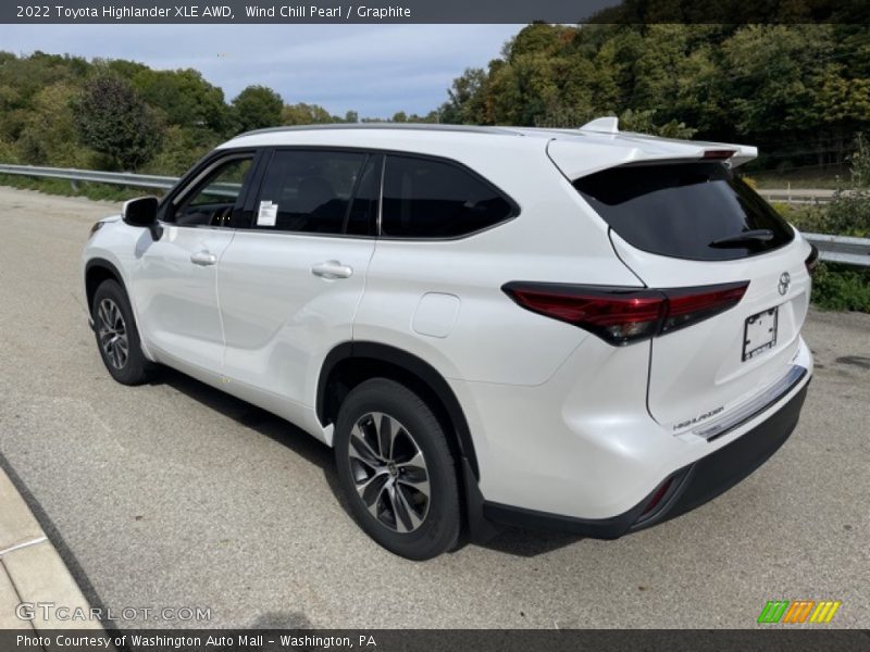 Wind Chill Pearl / Graphite 2022 Toyota Highlander XLE AWD