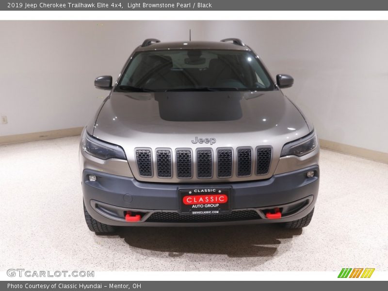 Light Brownstone Pearl / Black 2019 Jeep Cherokee Trailhawk Elite 4x4