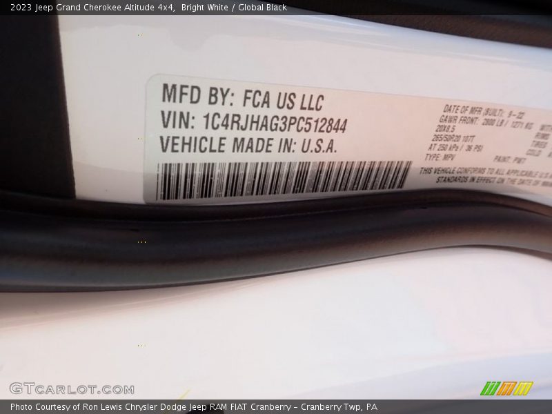 Bright White / Global Black 2023 Jeep Grand Cherokee Altitude 4x4