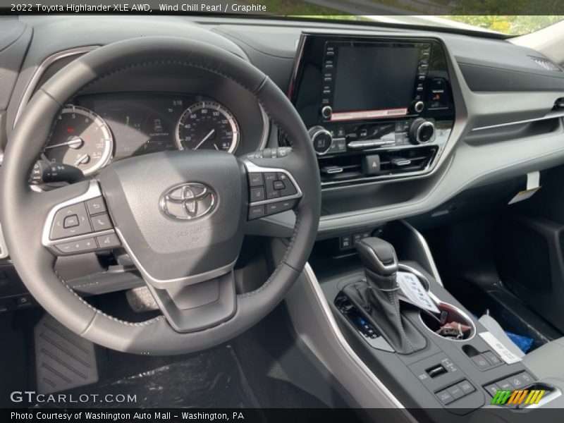 Wind Chill Pearl / Graphite 2022 Toyota Highlander XLE AWD