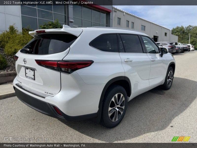Wind Chill Pearl / Graphite 2022 Toyota Highlander XLE AWD