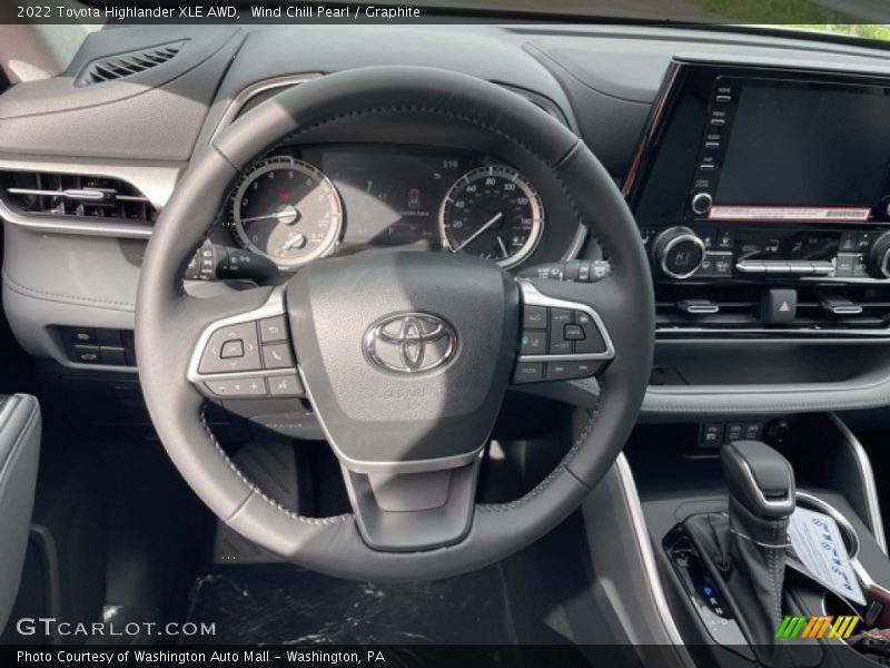 Wind Chill Pearl / Graphite 2022 Toyota Highlander XLE AWD