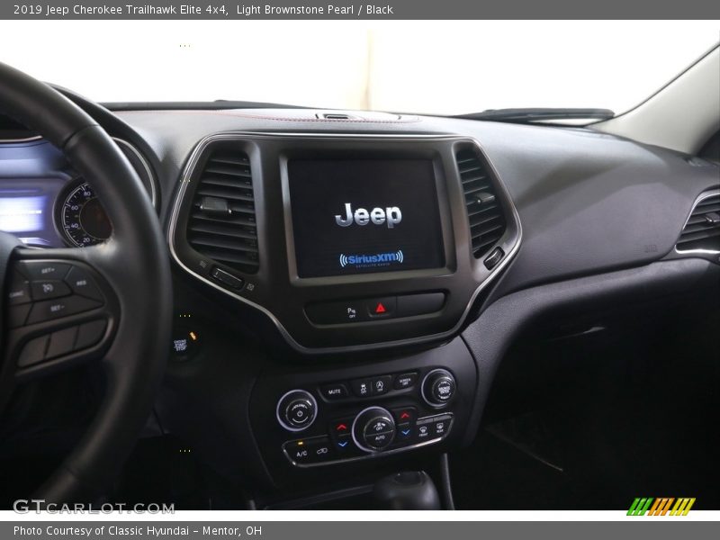 Light Brownstone Pearl / Black 2019 Jeep Cherokee Trailhawk Elite 4x4