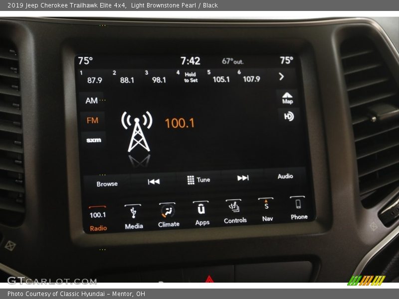 Light Brownstone Pearl / Black 2019 Jeep Cherokee Trailhawk Elite 4x4