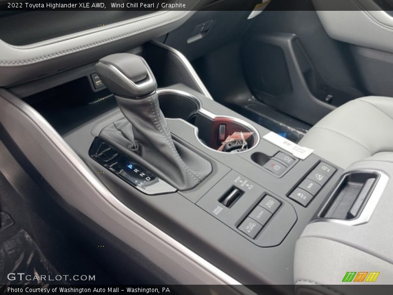 Wind Chill Pearl / Graphite 2022 Toyota Highlander XLE AWD