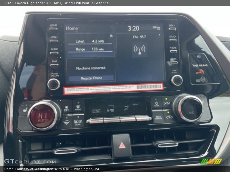 Wind Chill Pearl / Graphite 2022 Toyota Highlander XLE AWD