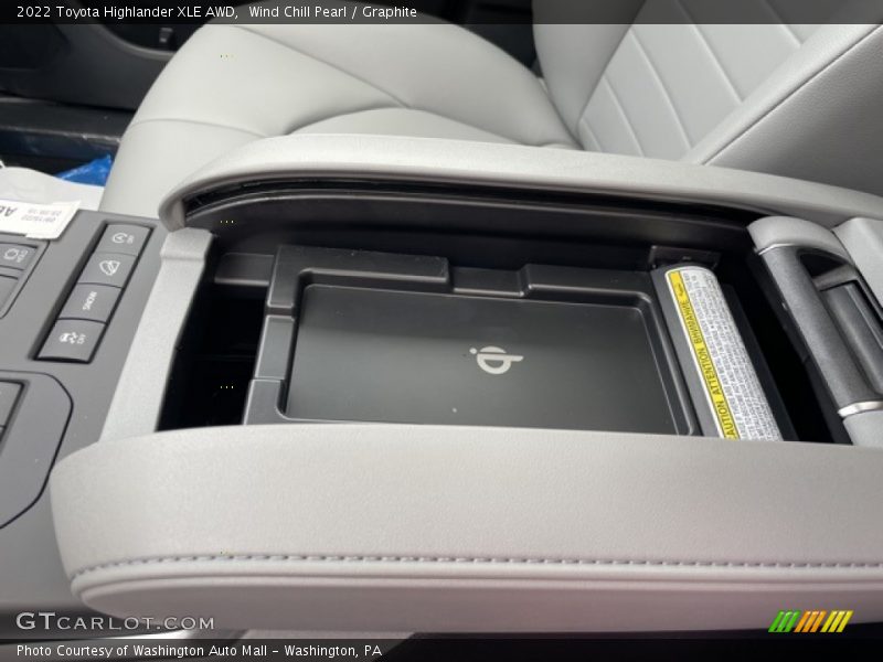 Wind Chill Pearl / Graphite 2022 Toyota Highlander XLE AWD