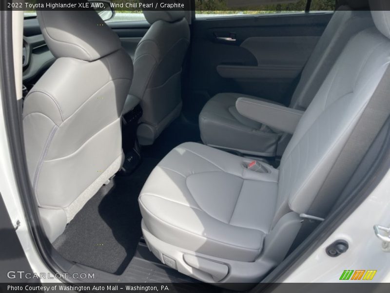 Wind Chill Pearl / Graphite 2022 Toyota Highlander XLE AWD