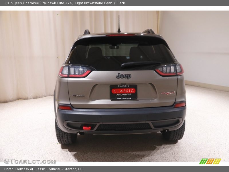 Light Brownstone Pearl / Black 2019 Jeep Cherokee Trailhawk Elite 4x4
