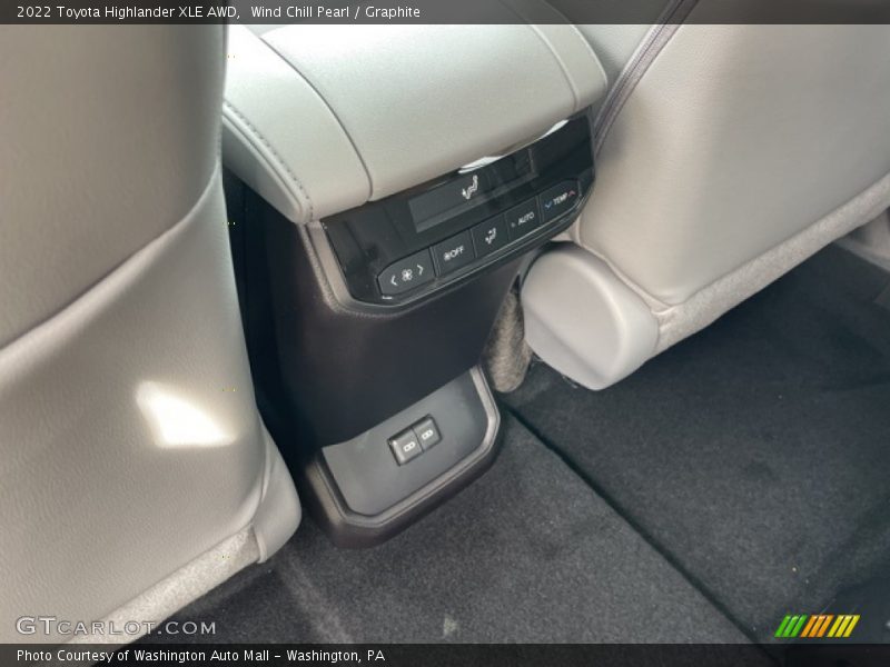 Wind Chill Pearl / Graphite 2022 Toyota Highlander XLE AWD