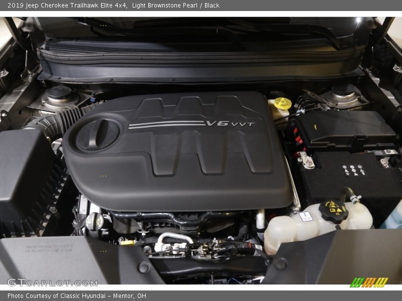 Light Brownstone Pearl / Black 2019 Jeep Cherokee Trailhawk Elite 4x4