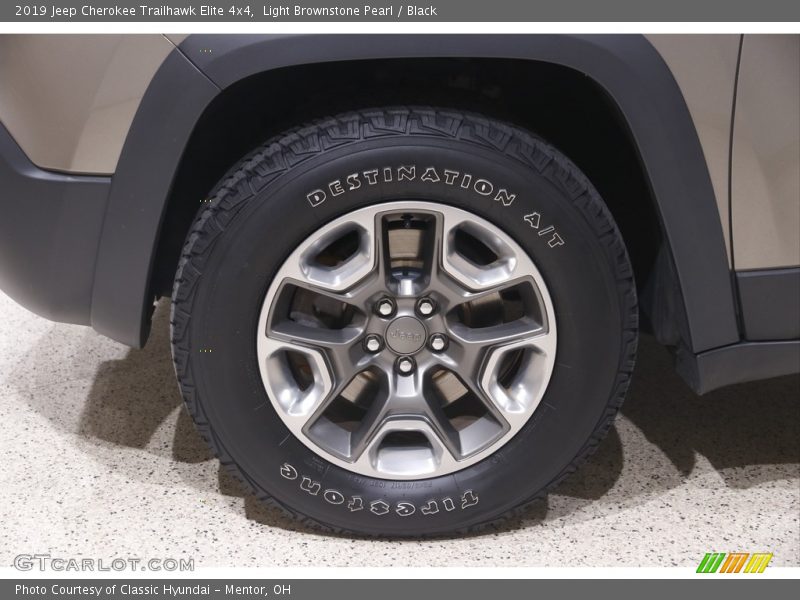Light Brownstone Pearl / Black 2019 Jeep Cherokee Trailhawk Elite 4x4