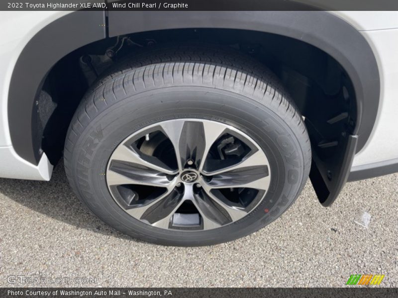 Wind Chill Pearl / Graphite 2022 Toyota Highlander XLE AWD