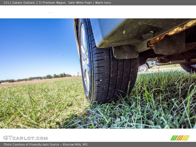 Satin White Pearl / Warm Ivory 2011 Subaru Outback 2.5i Premium Wagon