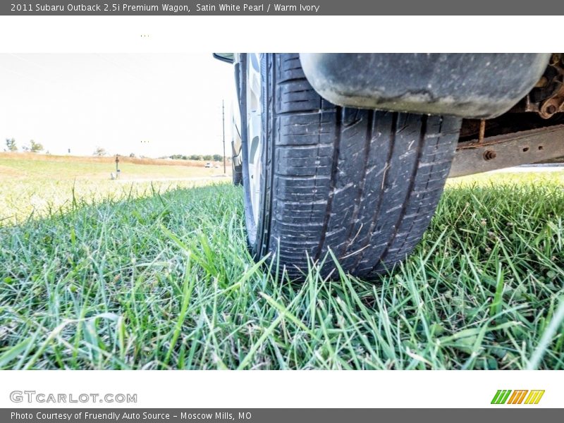 Satin White Pearl / Warm Ivory 2011 Subaru Outback 2.5i Premium Wagon
