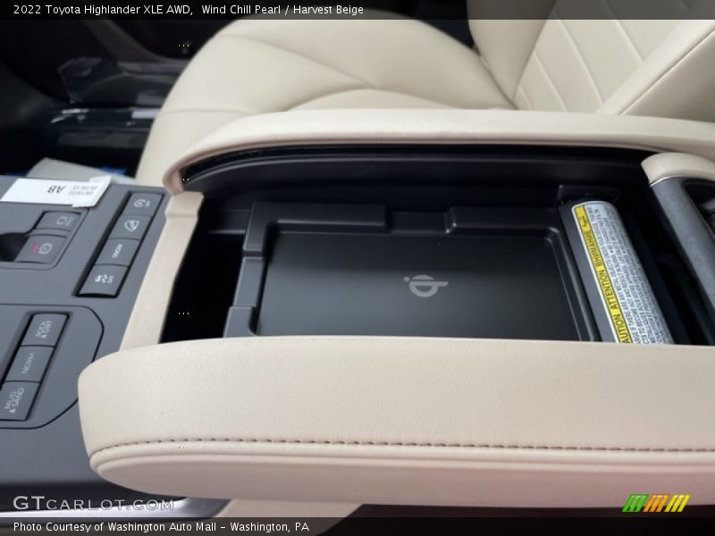 Wind Chill Pearl / Harvest Beige 2022 Toyota Highlander XLE AWD