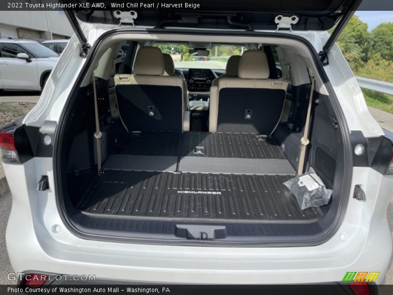 Wind Chill Pearl / Harvest Beige 2022 Toyota Highlander XLE AWD
