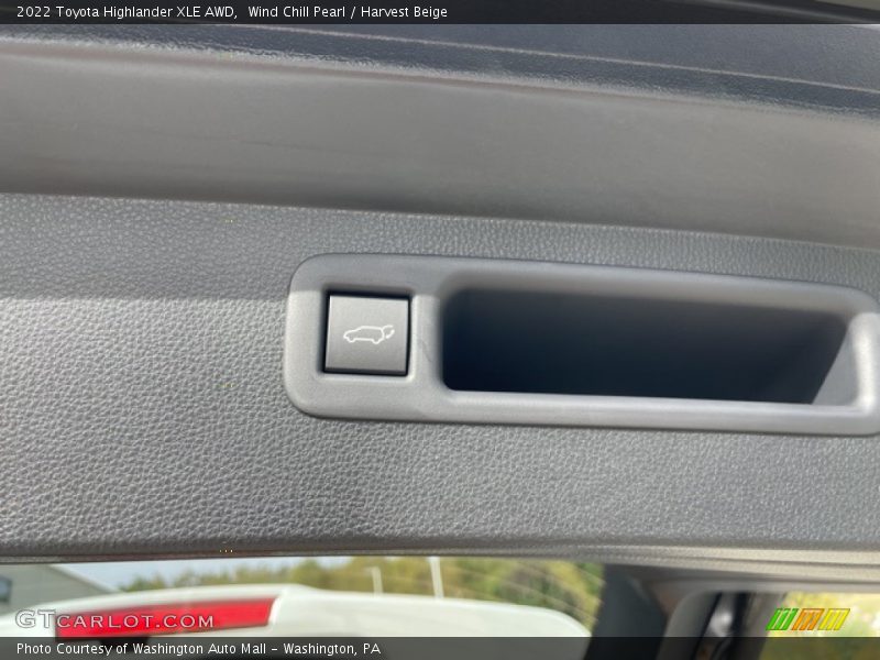 Wind Chill Pearl / Harvest Beige 2022 Toyota Highlander XLE AWD