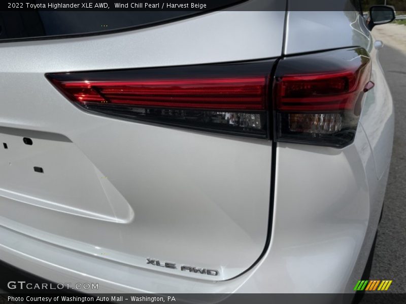 Wind Chill Pearl / Harvest Beige 2022 Toyota Highlander XLE AWD