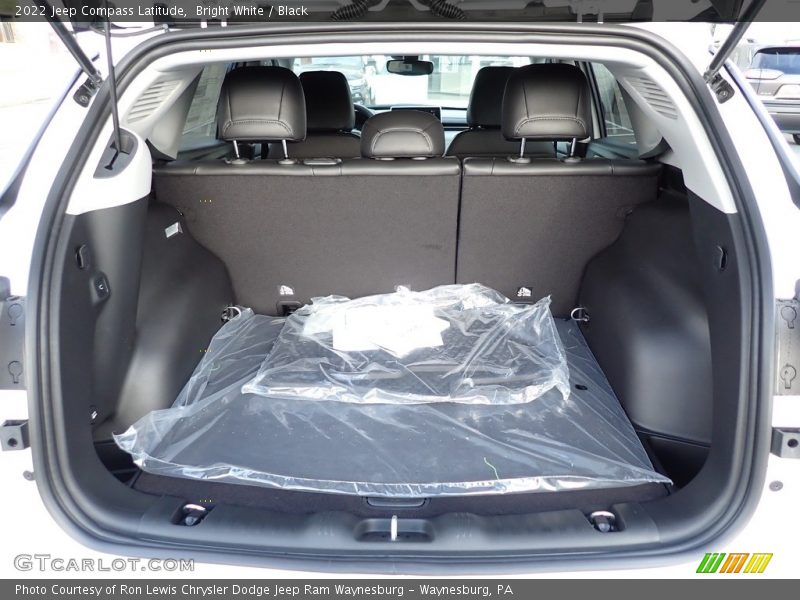 Bright White / Black 2022 Jeep Compass Latitude