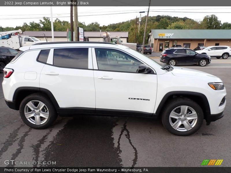 Bright White / Black 2022 Jeep Compass Latitude
