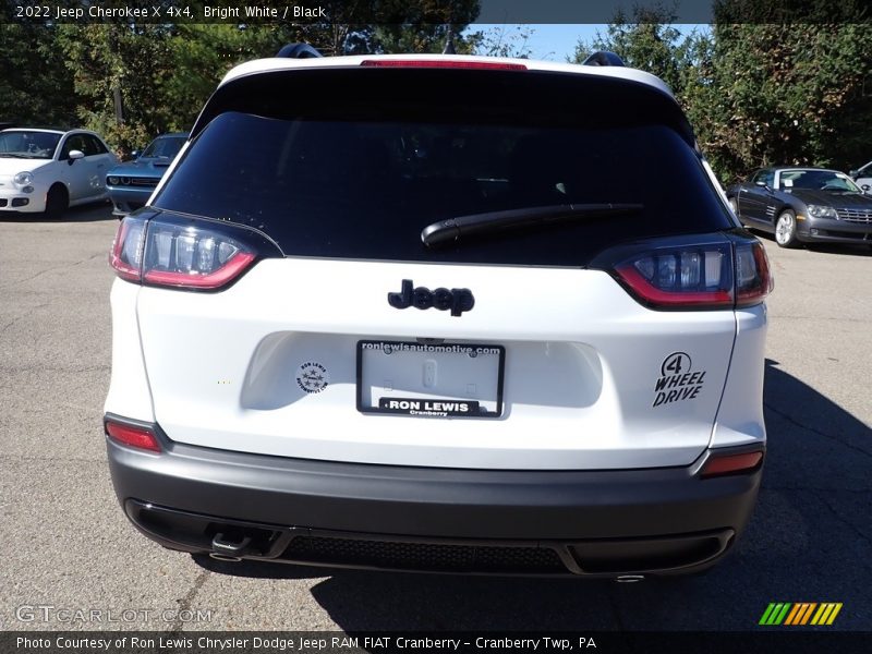 Bright White / Black 2022 Jeep Cherokee X 4x4
