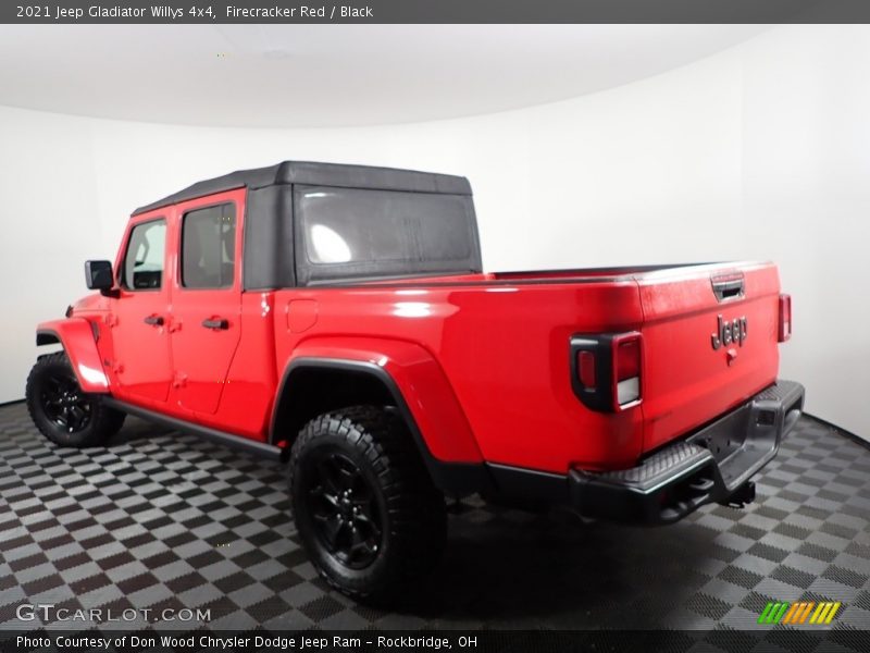 Firecracker Red / Black 2021 Jeep Gladiator Willys 4x4