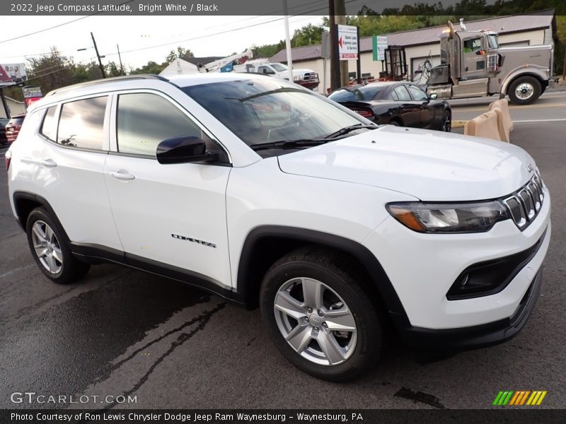 Bright White / Black 2022 Jeep Compass Latitude