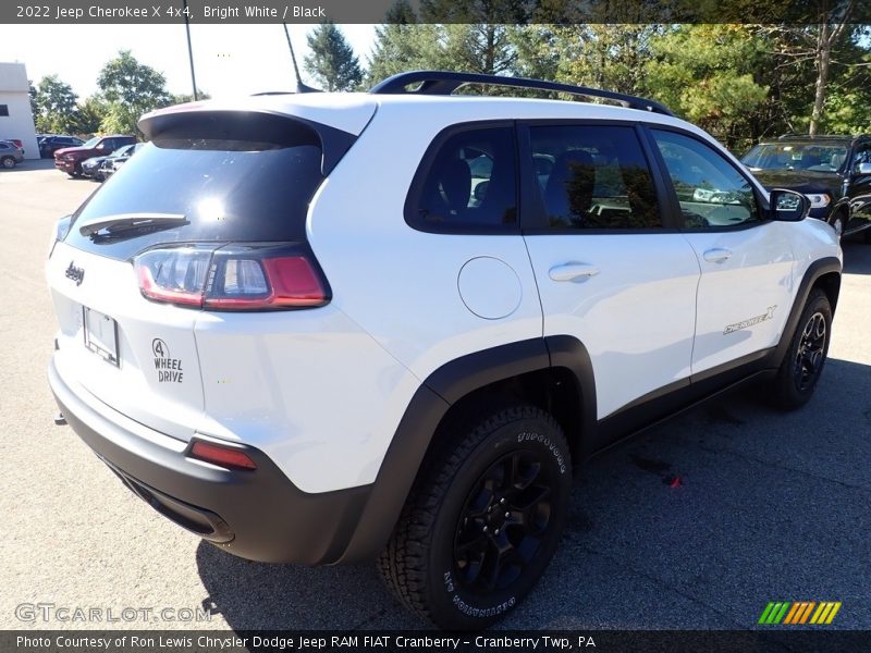 Bright White / Black 2022 Jeep Cherokee X 4x4