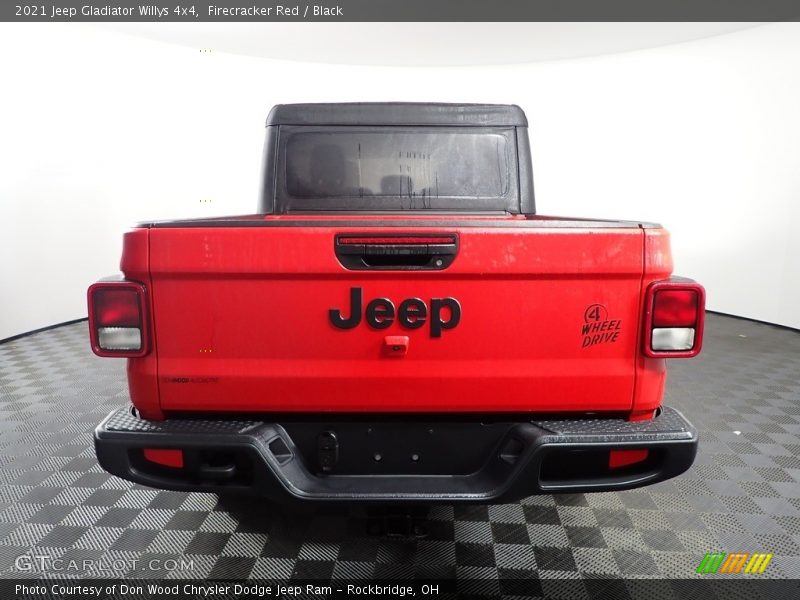 Firecracker Red / Black 2021 Jeep Gladiator Willys 4x4